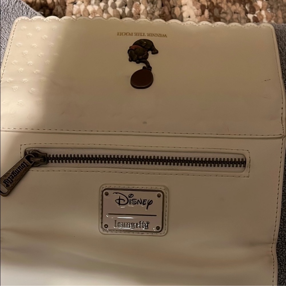 Winnie the Pooh Cream Clutch Wallet Loungefly & Disney Hard Tag VERY RARE - Picture 4 of 16